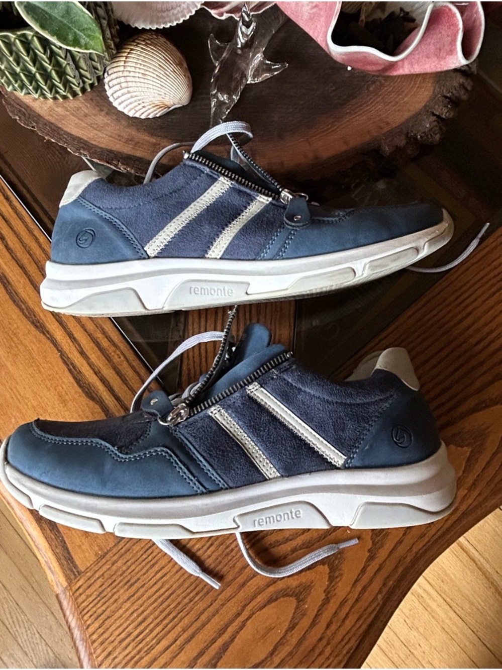 Remonte Saroya walking shoes